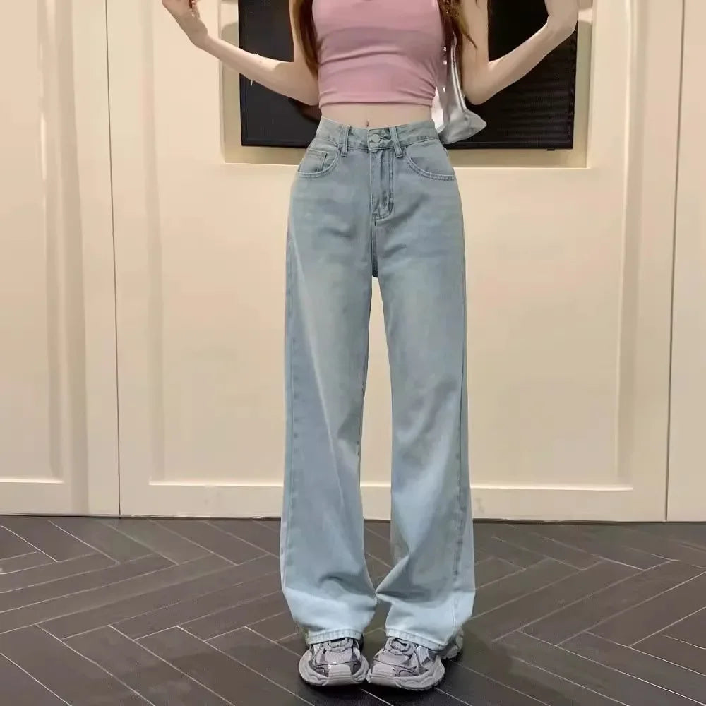 Jeans mit weitem Bein und aufgestickter rosa Schleife