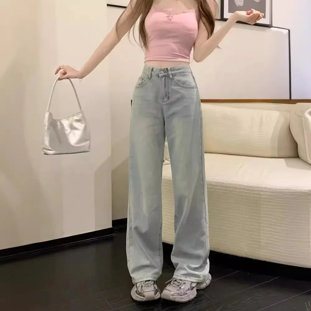Jeans mit weitem Bein und aufgestickter rosa Schleife