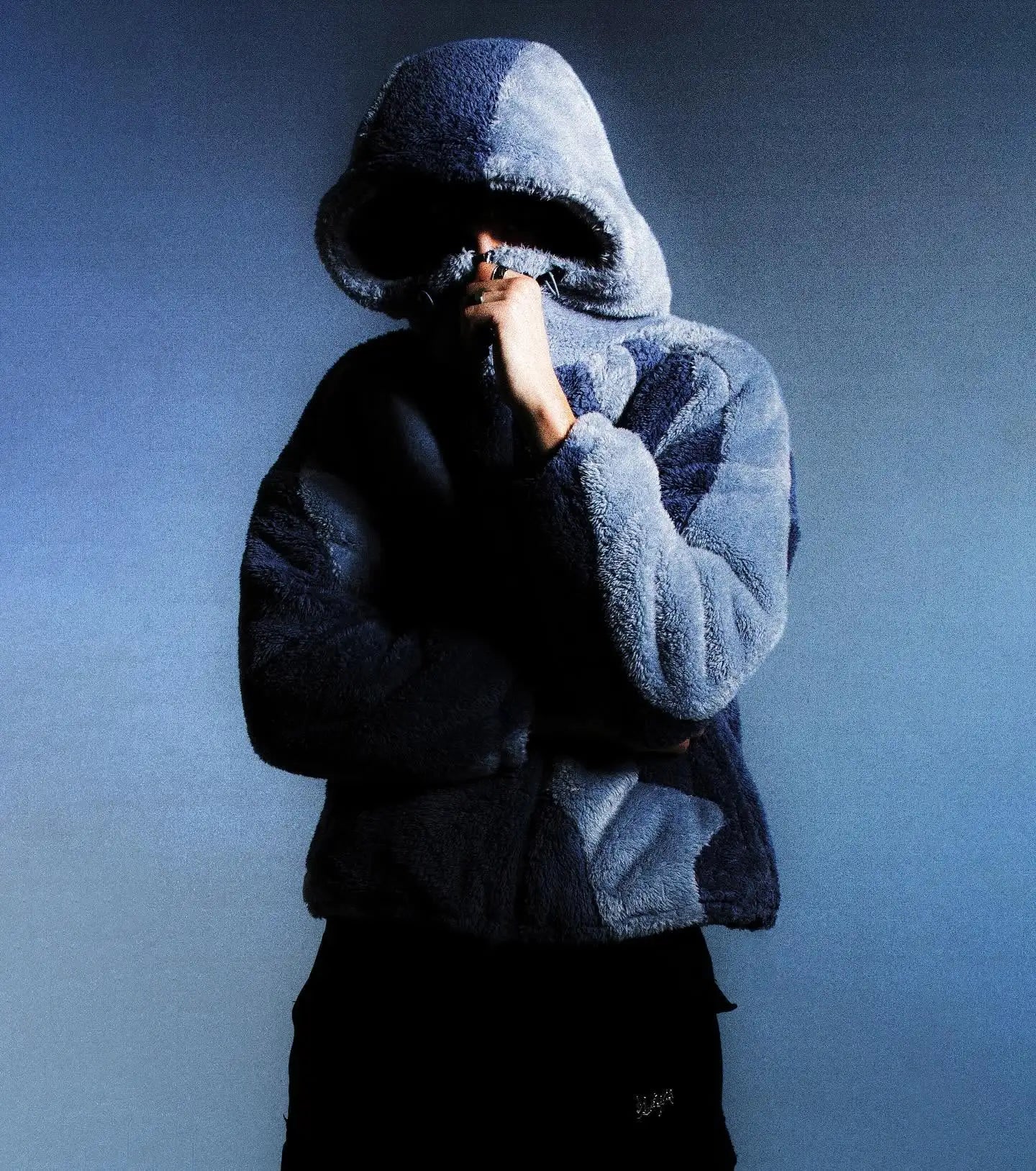 Neue, lockere, warme Winterjacke mit Kapuze